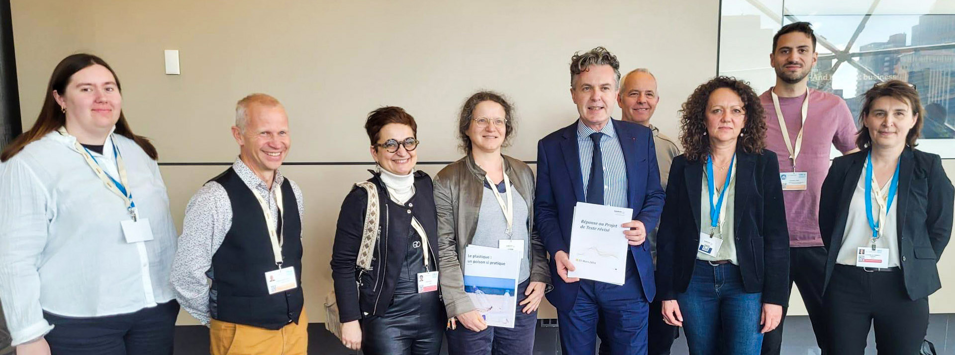 De gauche à droite : Tara Olsen, Jean-François Ghiglione, Muriel Mercier-Bonin, Marie-France Dignac, Christophe Béchu, ministre de la Transition écologique et de la Cohésion des territoires, Xavier Cousin, Stéphanie Reynaud, Gabin Colombini, Fabienne Lagarde.